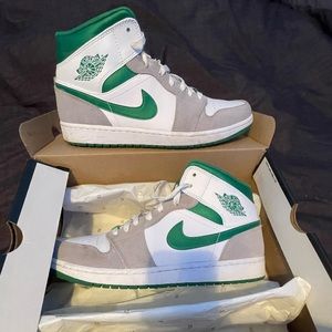 Jordan 1 Wolf grey and Pine green